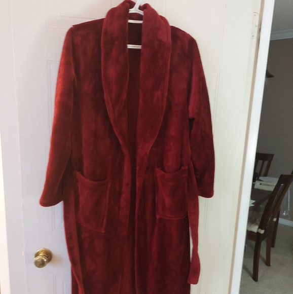 Plush Amazon Robe - Picture 2 of 2